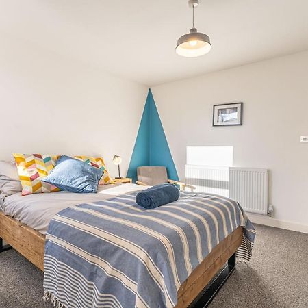 Stylish 5-Bed Home, Each With En-Suite And Own Tv Coventry Eksteriør bilde