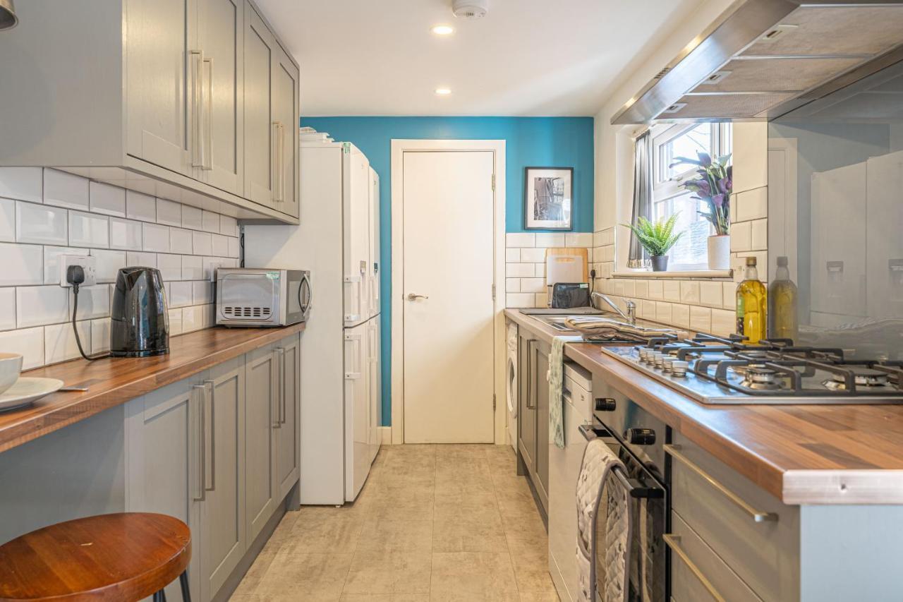 Stylish 5-Bed Home, Each With En-Suite And Own Tv Coventry Eksteriør bilde