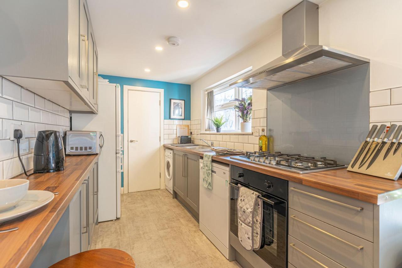 Stylish 5-Bed Home, Each With En-Suite And Own Tv Coventry Eksteriør bilde
