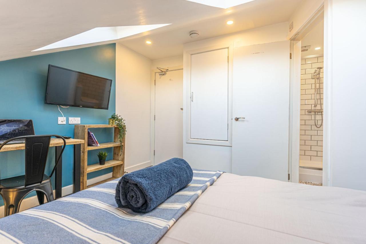 Stylish 5-Bed Home, Each With En-Suite And Own Tv Coventry Eksteriør bilde