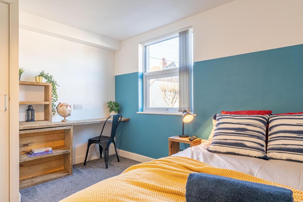 Stylish 5-Bed Home, Each With En-Suite And Own Tv Coventry Eksteriør bilde